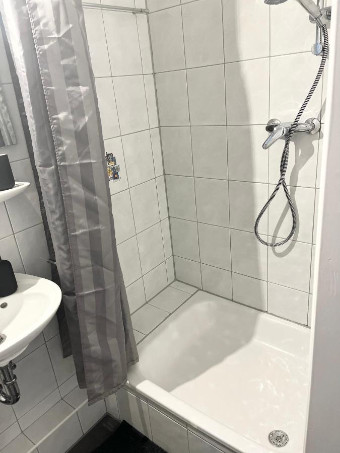 Gemuetliches Zentrales Apartment 2 Min Bis Du Hbf Дуйсбург Екстериор снимка